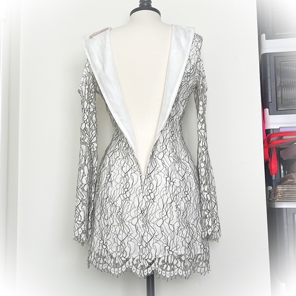 Keepsake white and black floral fitted lace dress cold shoulder long bell sleeve - Picture 6 of 9